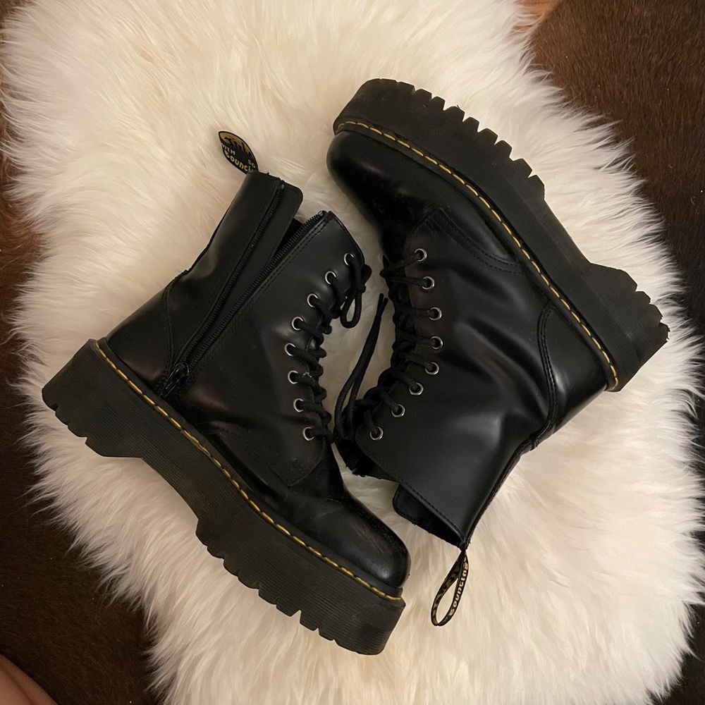 DR. MARTENS “Jadon” Boot